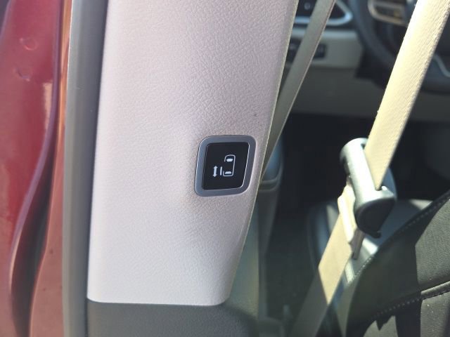 Used 2023 Chrysler Pacifica Touring-L image 24
