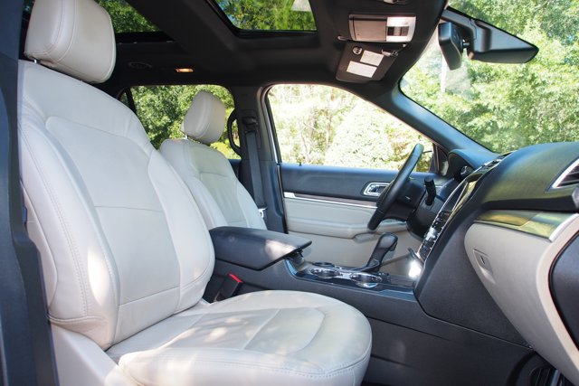 Certified 2018 Ford Explorer Limited w/ Equipment Group 301A FWD image 11