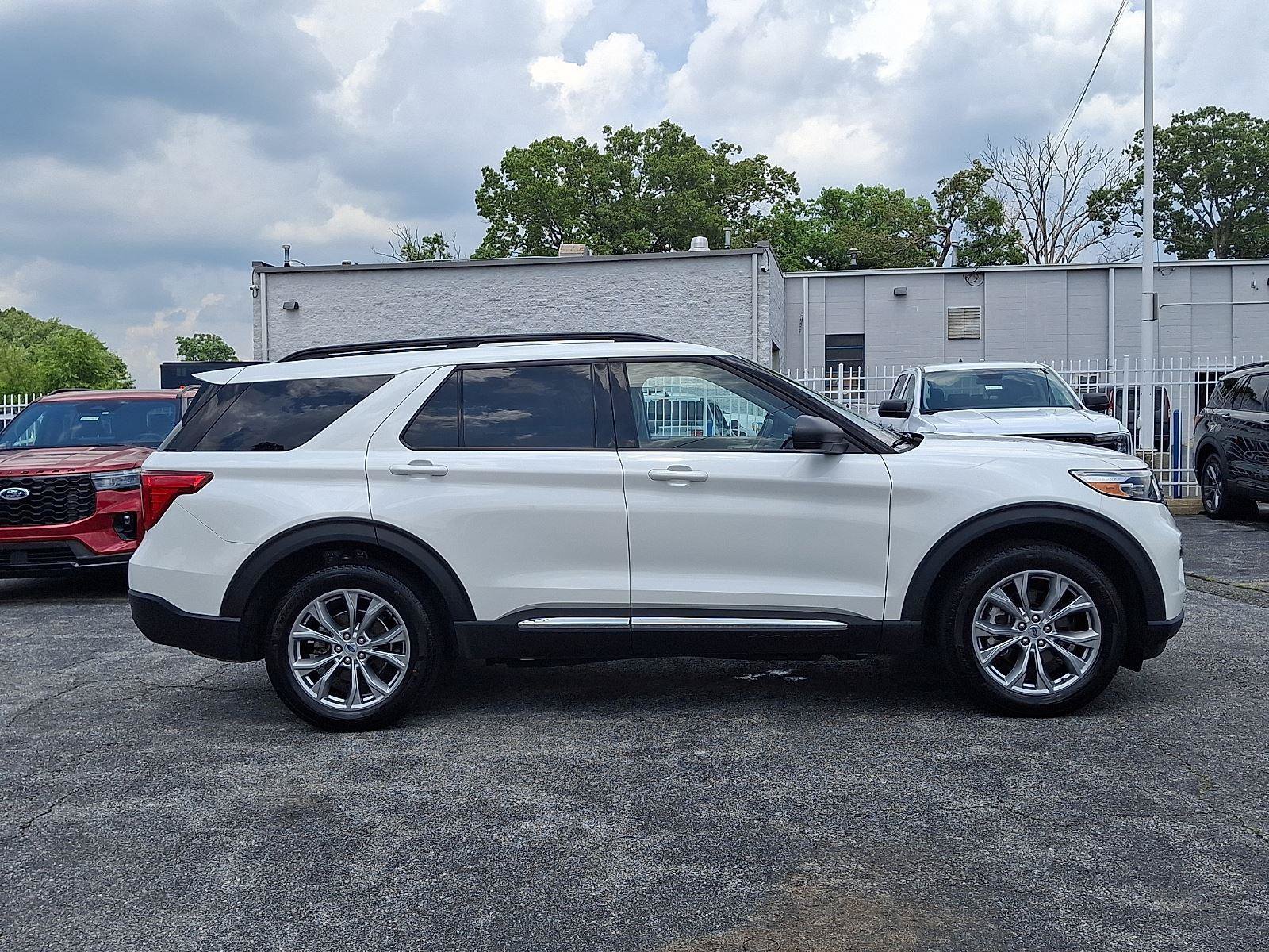 Certified 2023 Ford Explorer XLT w/ Equipment Group 202A AWD/4WD image 7