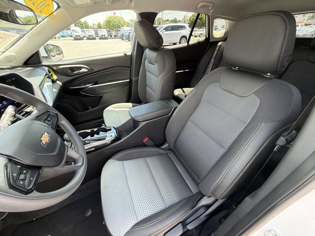 Used 2025 Chevrolet Trax LT FWD image 11