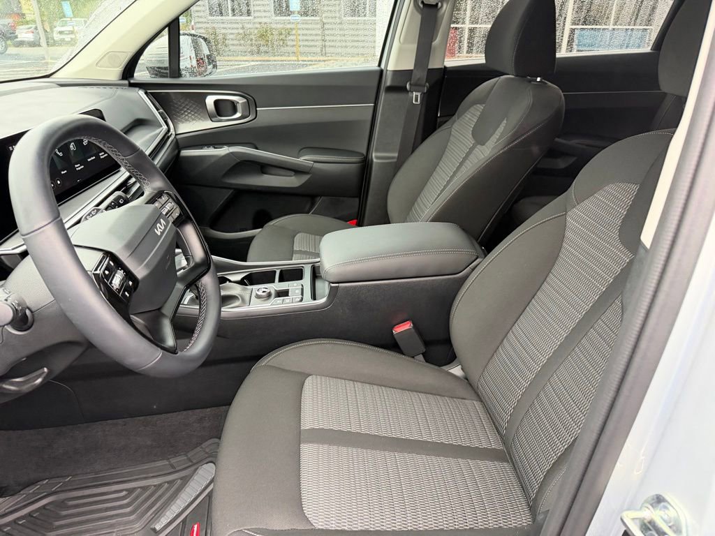 Used 2026 Kia Sorento LX FWD image 11