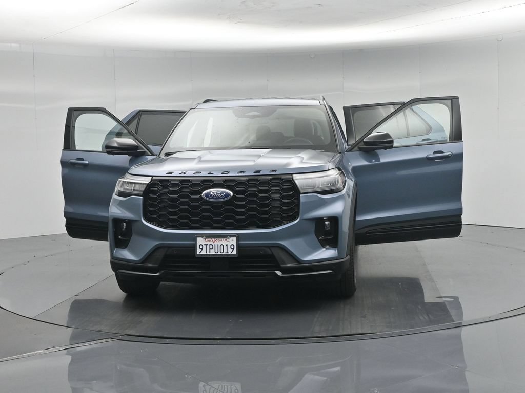 Certified 2025 Ford Explorer ST-Line w/ Premium Package RWD image 35