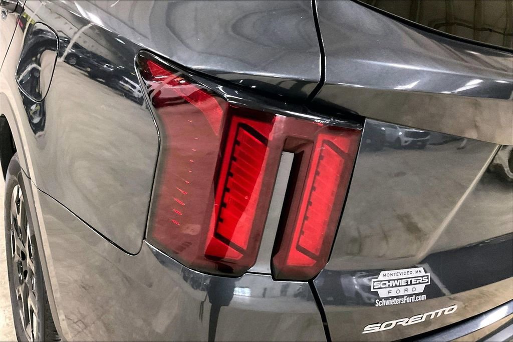 Used 2024 Kia Sorento S image 28