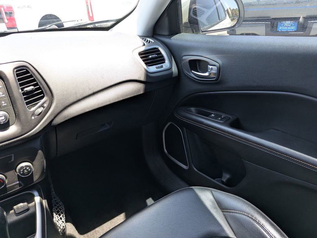 Used 2018 Jeep Compass Latitude FWD image 17