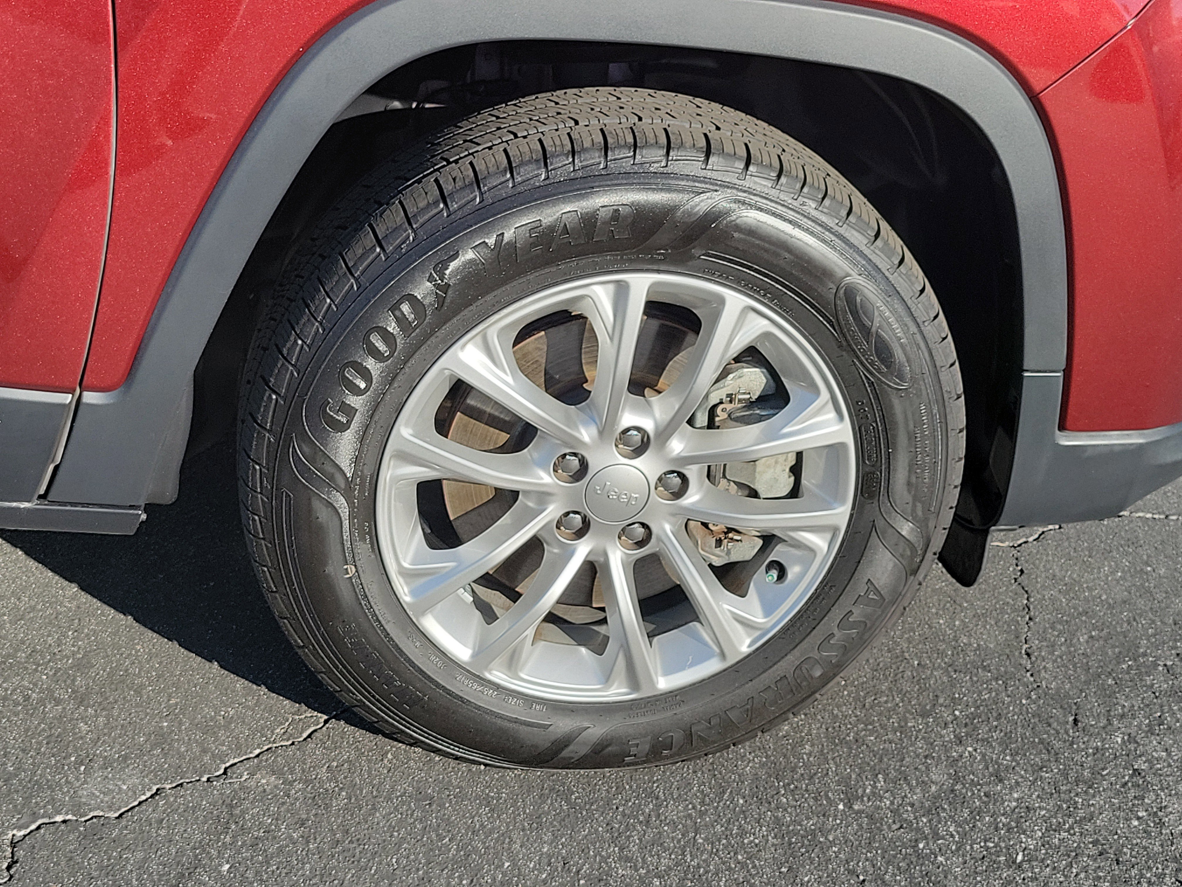 Used 2019 Jeep Cherokee Latitude w/ Popular Appearance Group image 14