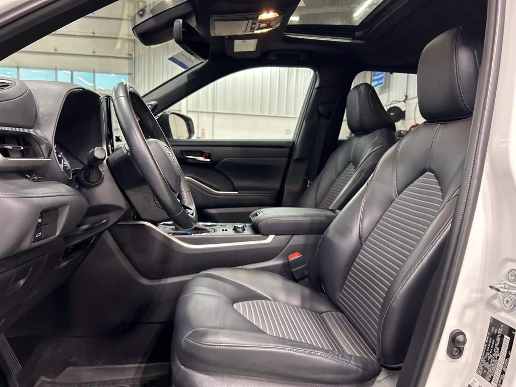Used 2022 Toyota Highlander XSE AWD/4WD image 10