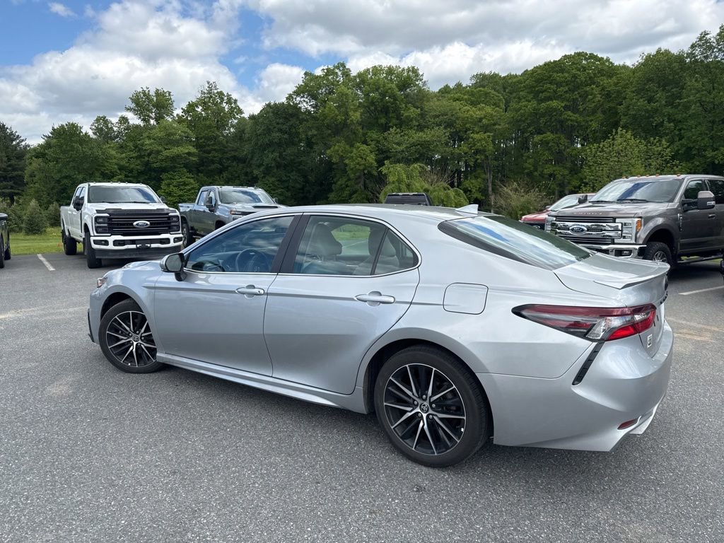 Used 2024 Toyota Camry SE AWD/4WD image 4