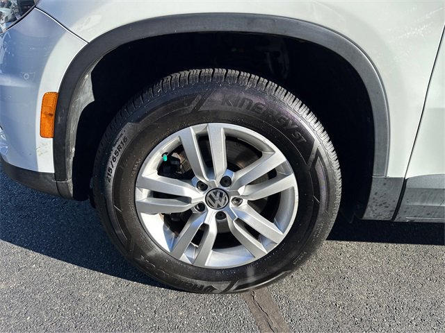 Used 2017 Volkswagen Tiguan S image 15