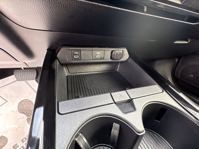 Used 2025 Toyota Prius LE FWD image 17