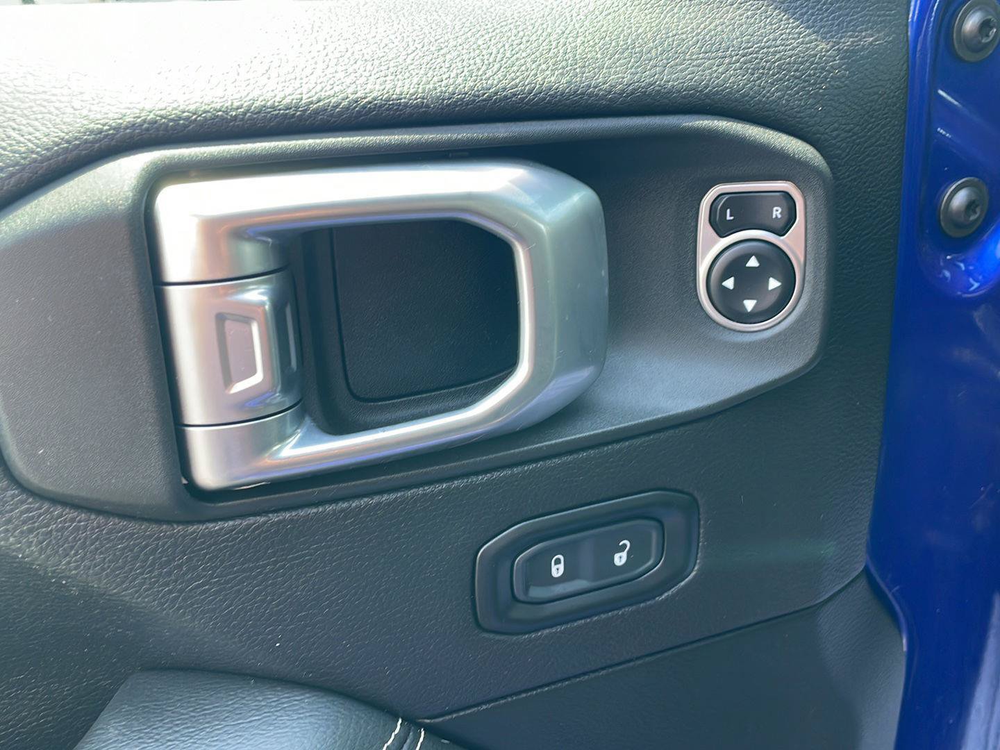 Used 2020 Jeep Wrangler Unlimited Sahara AWD/4WD image 11