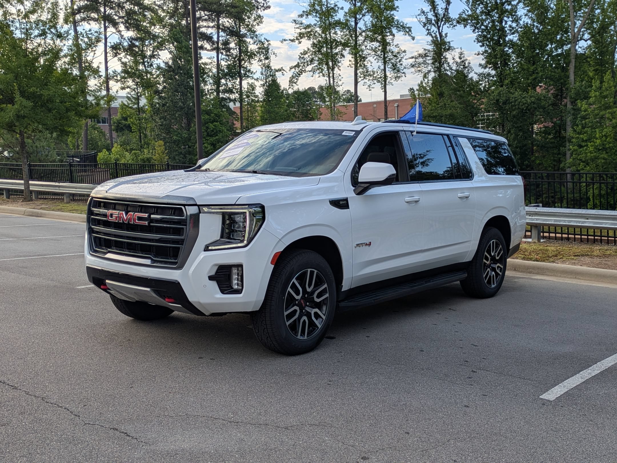 Used 2023 GMC Yukon XL AT4 AWD/4WD image 8