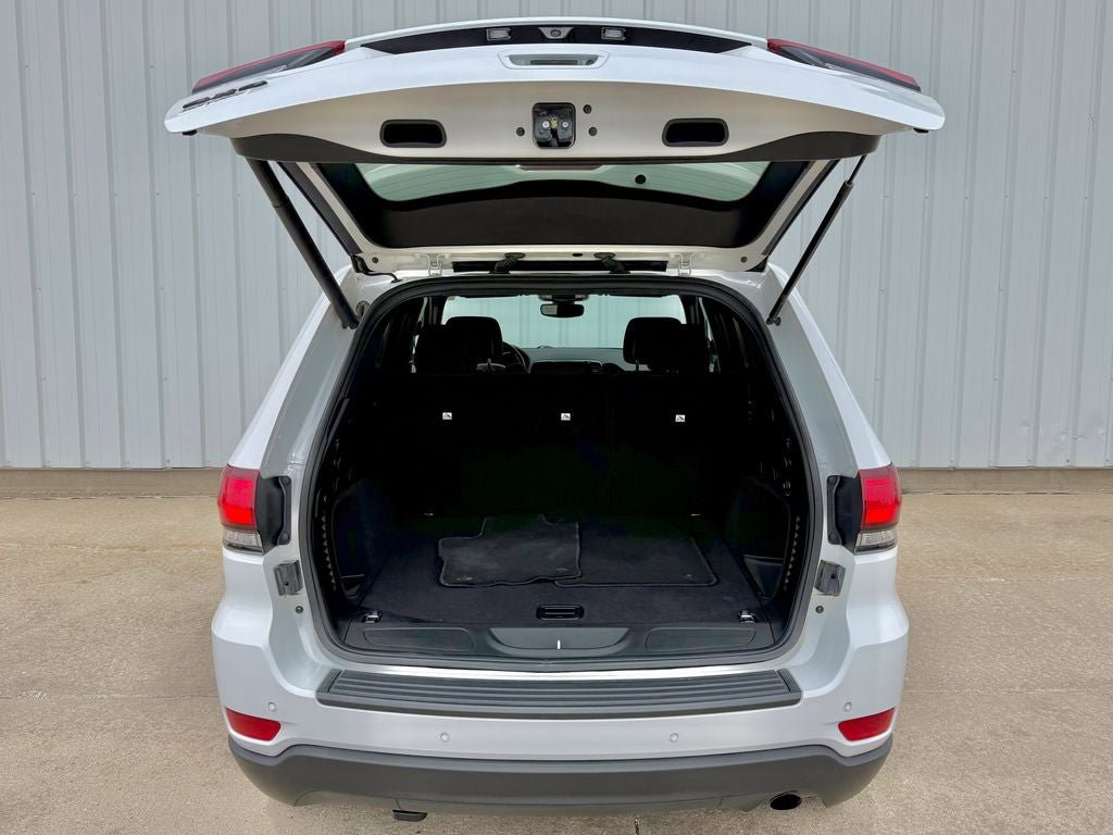 Used 2020 Jeep Grand Cherokee Laredo AWD/4WD image 16