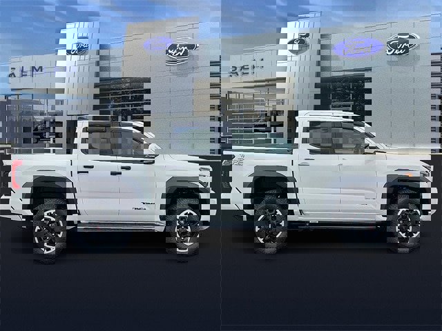 Used 2025 Toyota Tacoma TRD Sport image 2