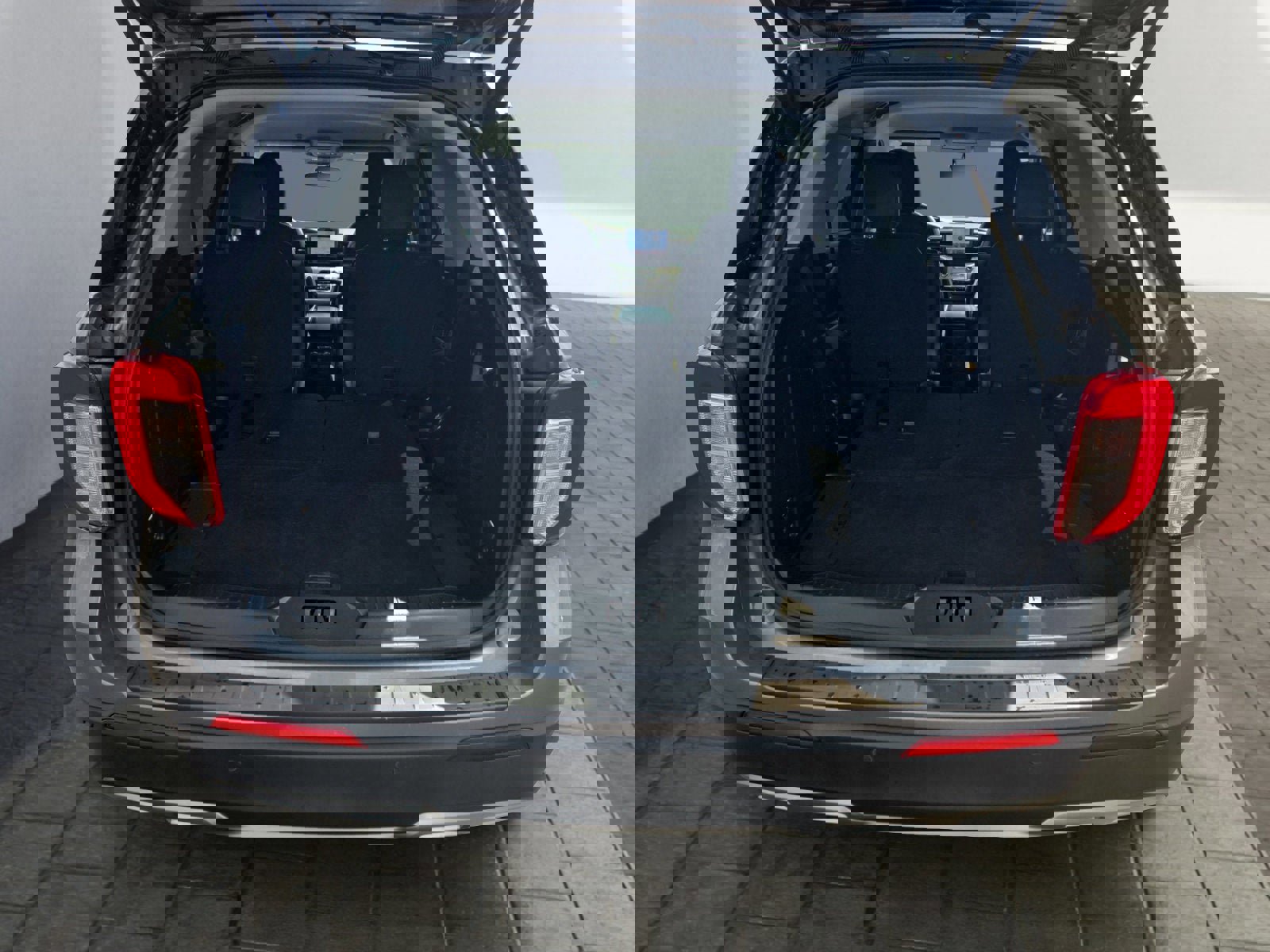 Certified 2022 Ford Explorer XLT w/ Equipment Group 202A image 25