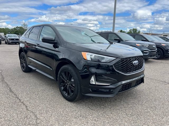 Certified 2024 Ford Edge ST-Line AWD/4WD image 3