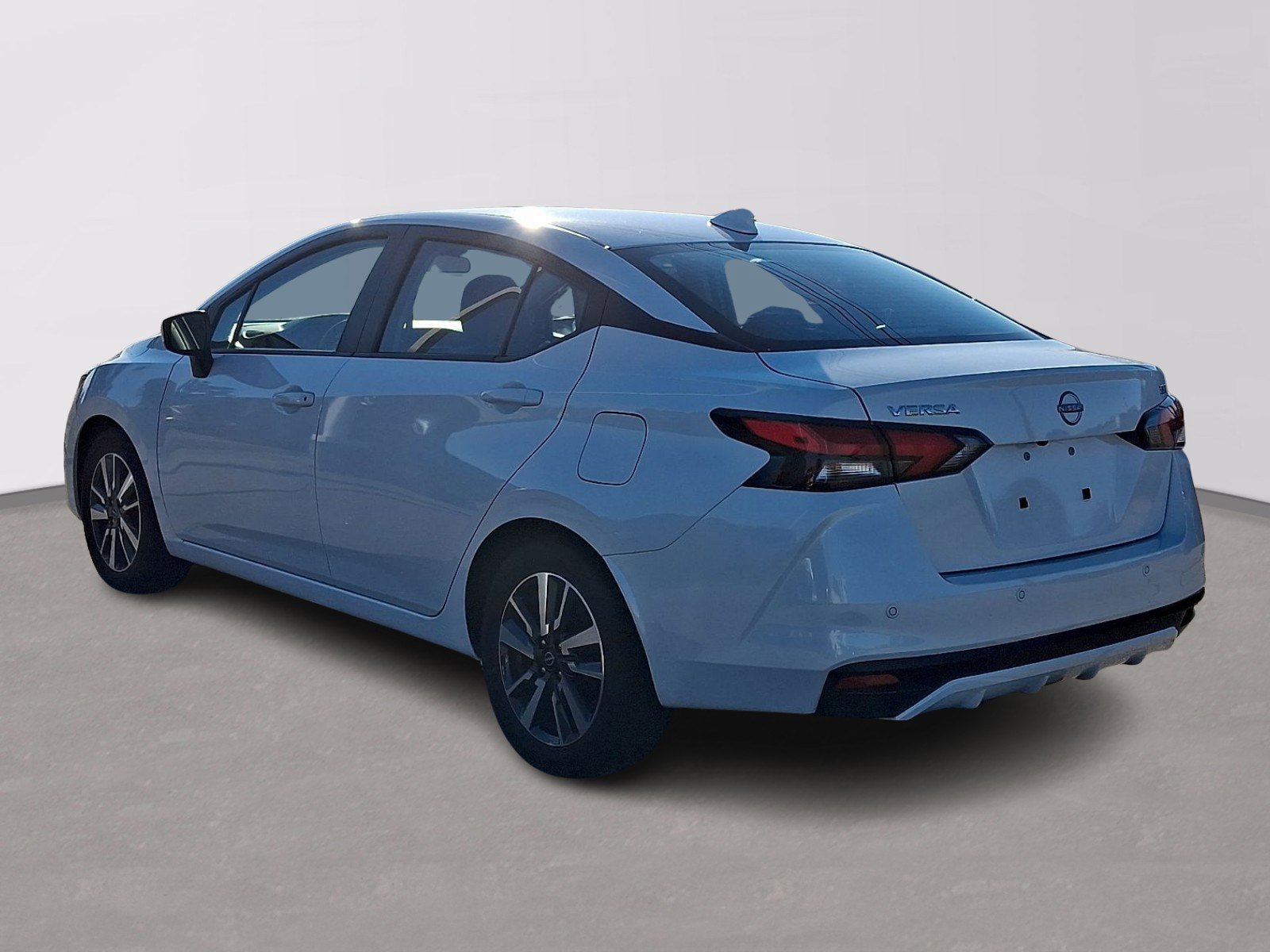 Used 2024 Nissan Versa SV image 4