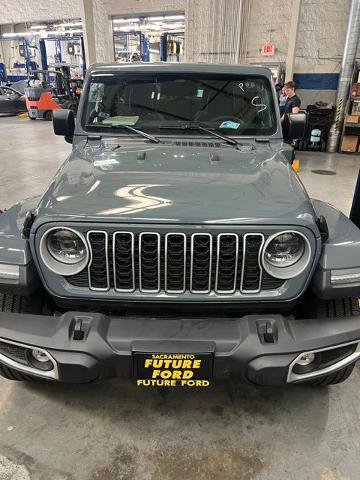 Used 2025 Jeep Wrangler Unlimited Sahara AWD/4WD image 3