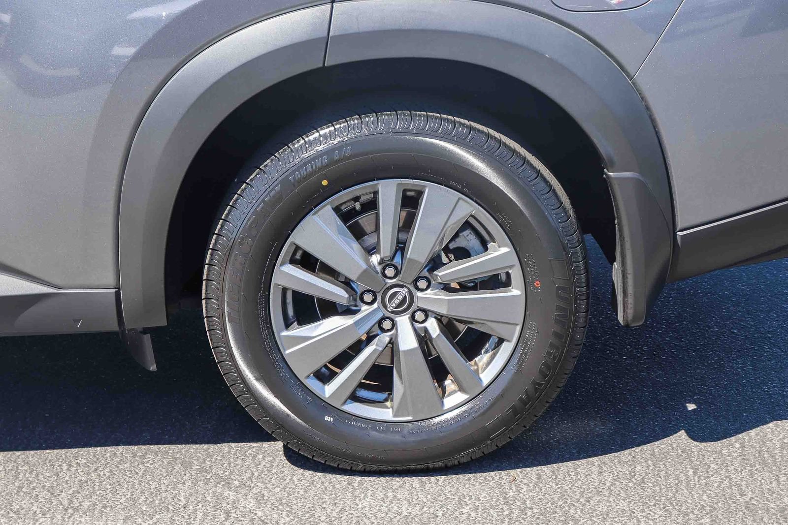 Used 2024 Nissan Pathfinder SV FWD image 8