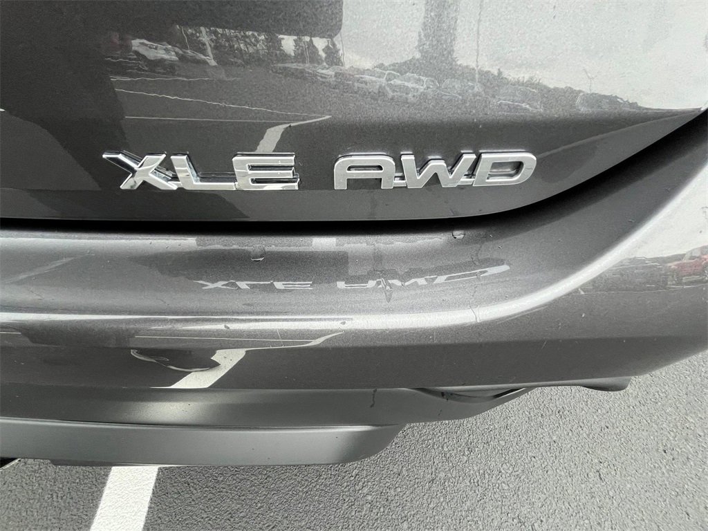 Used 2022 Toyota Highlander XLE image 9