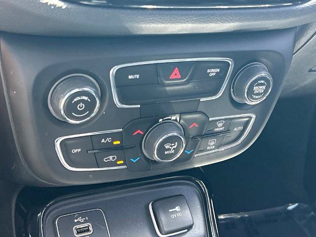 Used 2020 Jeep Compass Latitude FWD image 32