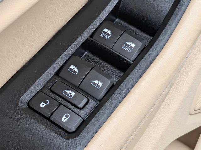 Used 2025 Jeep Grand Cherokee Limited w/ Luxury Tech Group II image 17