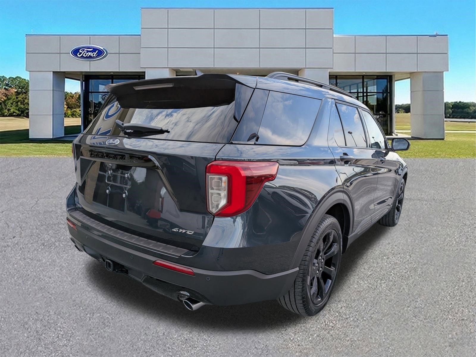 Certified 2024 Ford Explorer ST-Line w/ Class IV Trailer Tow Package image 5