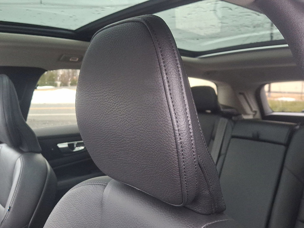 Used 2023 Volvo V60 B5 Cross Country Plus image 32