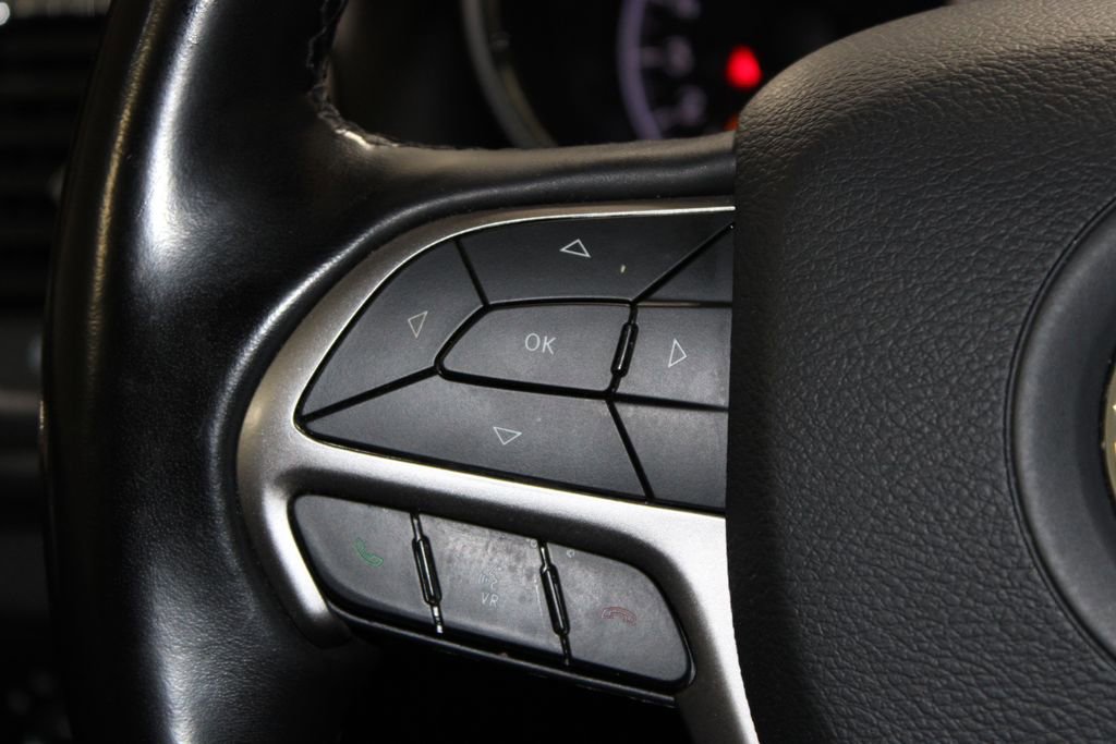 Used 2020 Jeep Grand Cherokee Altitude image 34