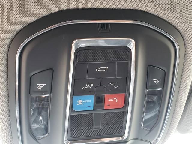 Used 2023 Jeep Grand Cherokee Laredo w/ Luxury Tech Group I AWD/4WD image 24