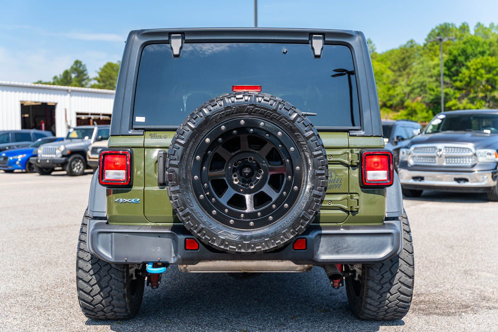Used 2023 Jeep Wrangler Unlimited w/ Cold Weather Group AWD/4WD image 6