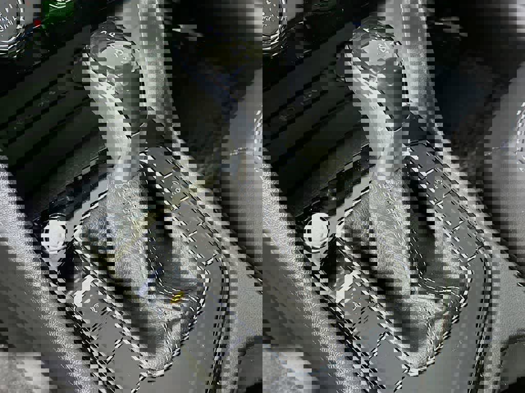 Used 2023 Volkswagen Taos SE w/ Panoramic Sunroof Package image 19