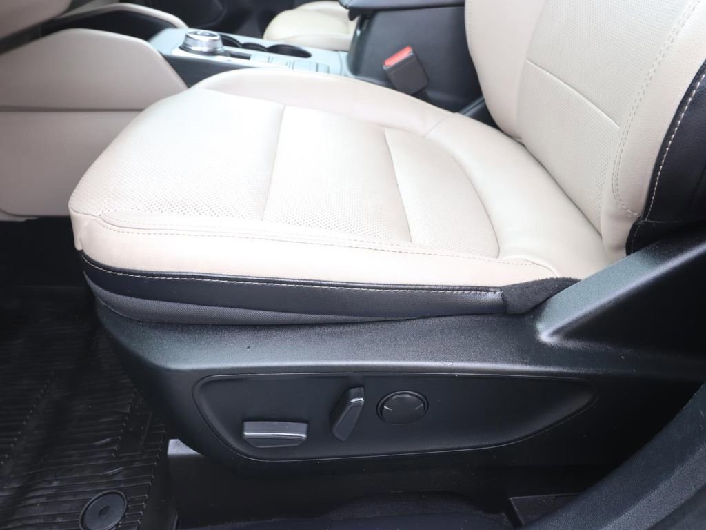 Certified 2022 Ford Escape Titanium image 16