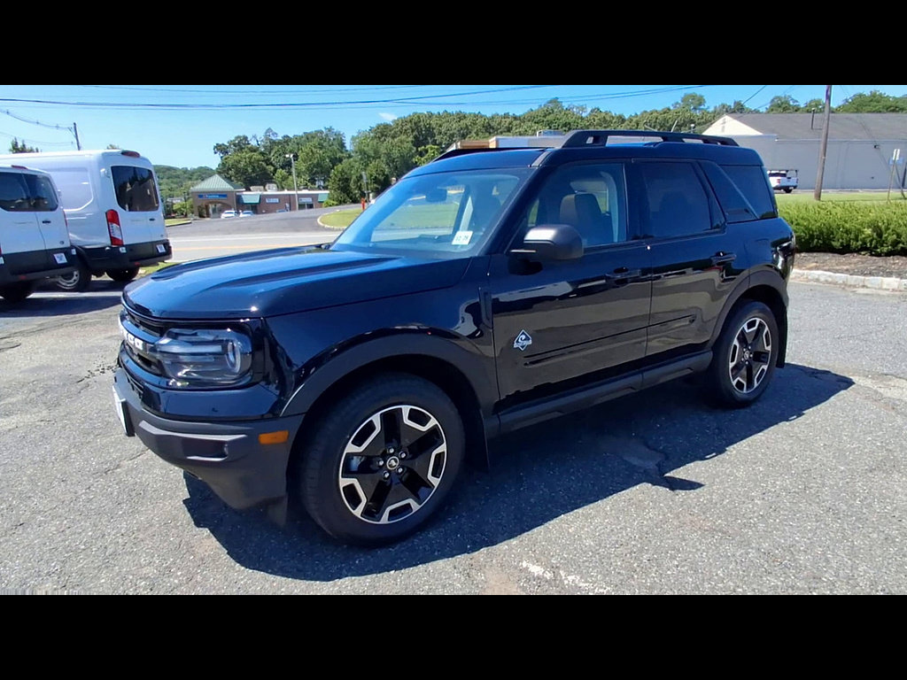 Certified 2023 Ford Bronco Sport Outer Banks w/ Tech Package AWD/4WD image 4