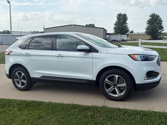 Certified 2024 Ford Edge SEL w/ Convenience Package AWD/4WD image 3