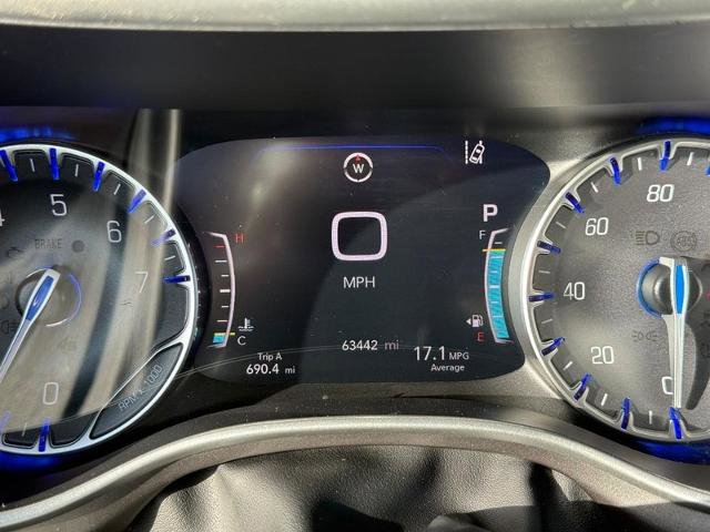 Used 2024 Chrysler Pacifica Touring-L FWD image 23