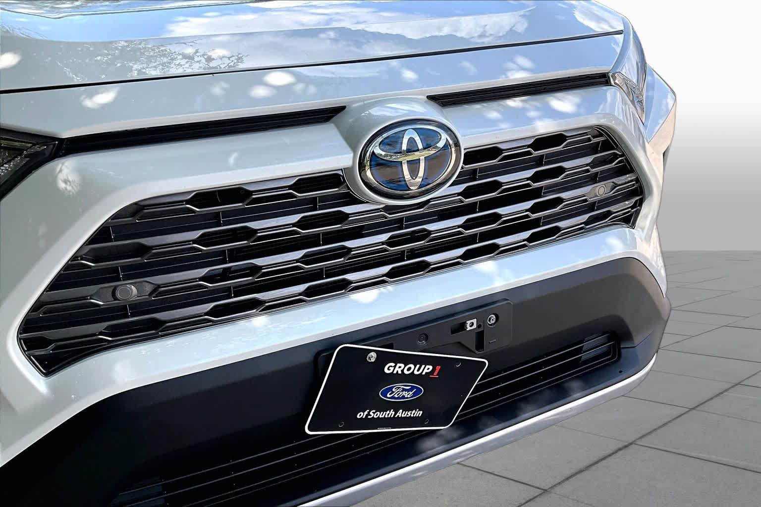 Used 2020 Toyota RAV4 Limited w/ Limited Grade Weather Package AWD/4WD image 30