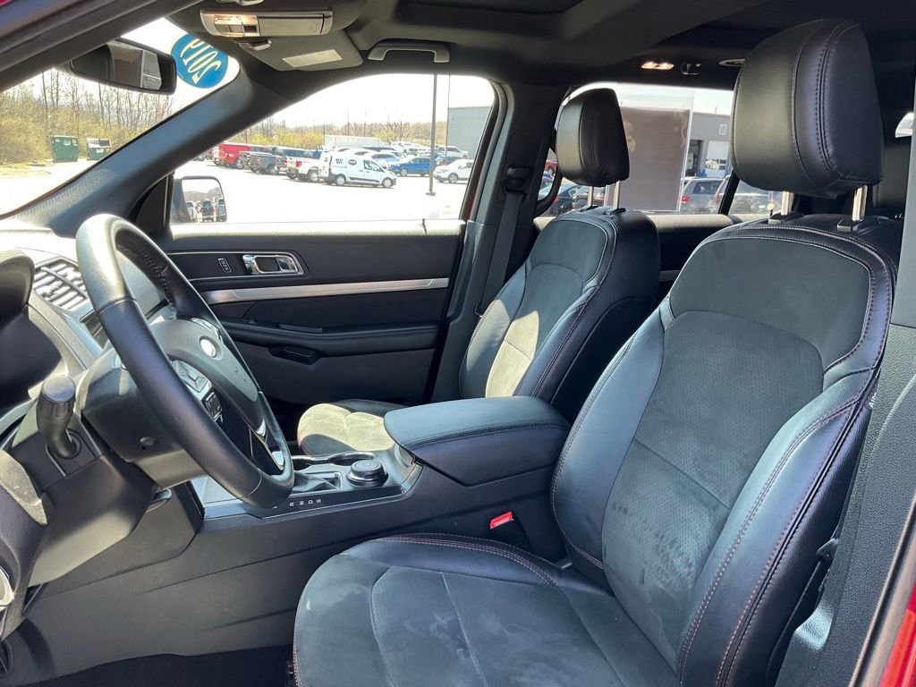 Certified 2019 Ford Explorer XLT w/ Equipment Group 202A image 18