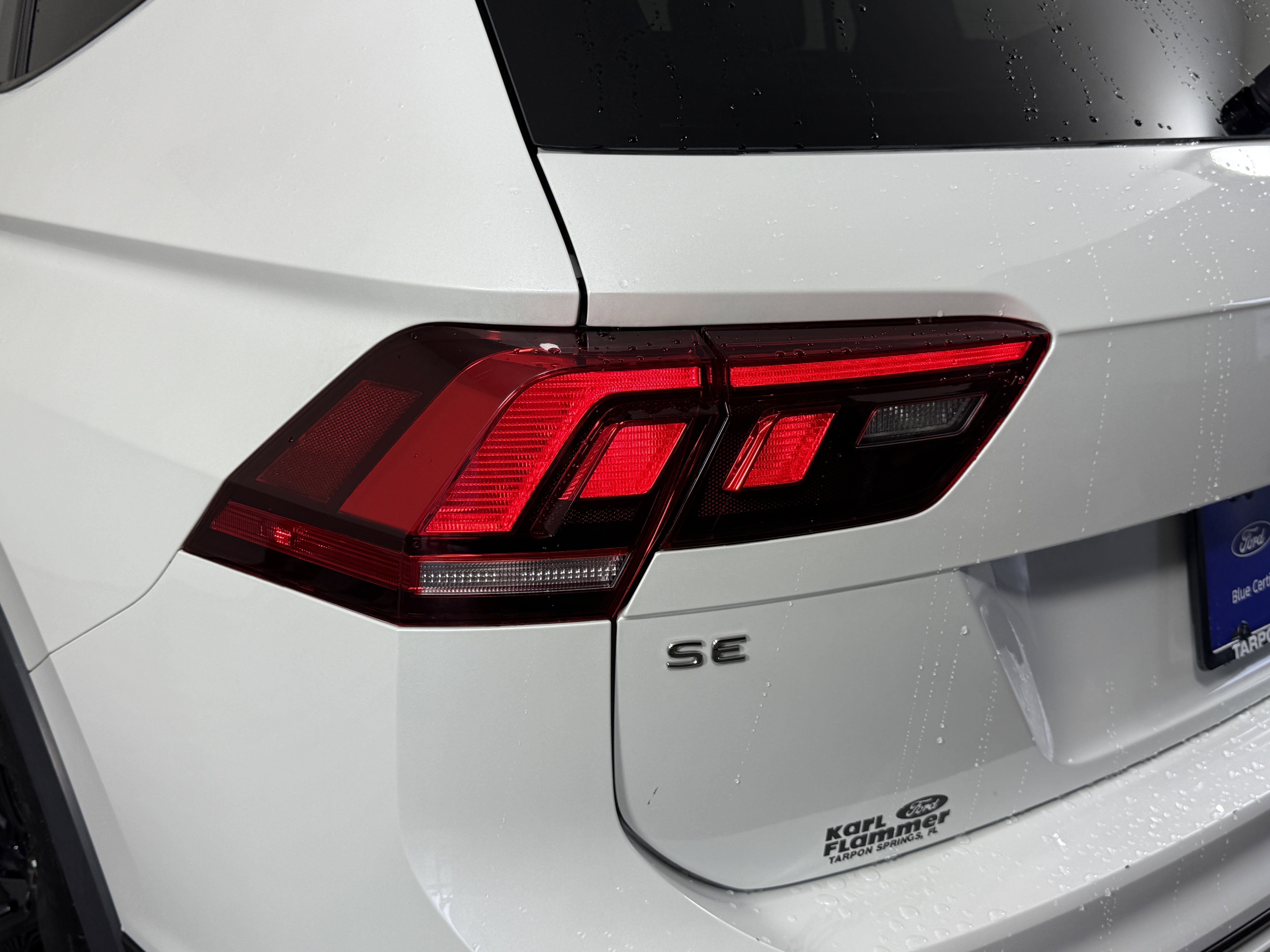 Used 2024 Volkswagen Tiguan SE R-Line image 8