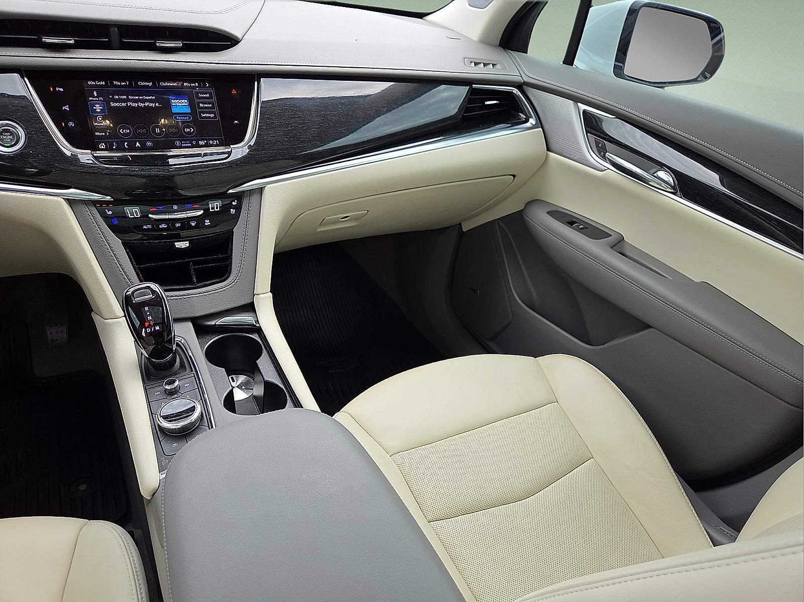 Used 2023 Cadillac XT6 Premium Luxury w/ Technology Package FWD image 13