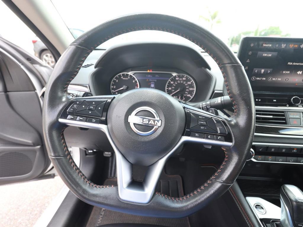 Used 2024 Nissan Altima 2.5 SR w/ SR Premium Package FWD image 17