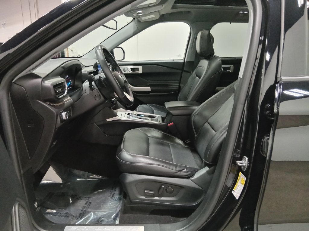 Certified 2021 Ford Explorer Limited w/ Equipment Group 301A RWD image 18
