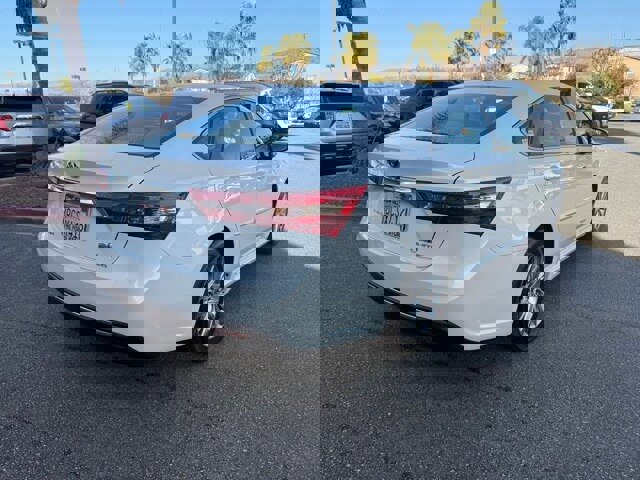 Used 2018 Toyota Avalon Limited image 3