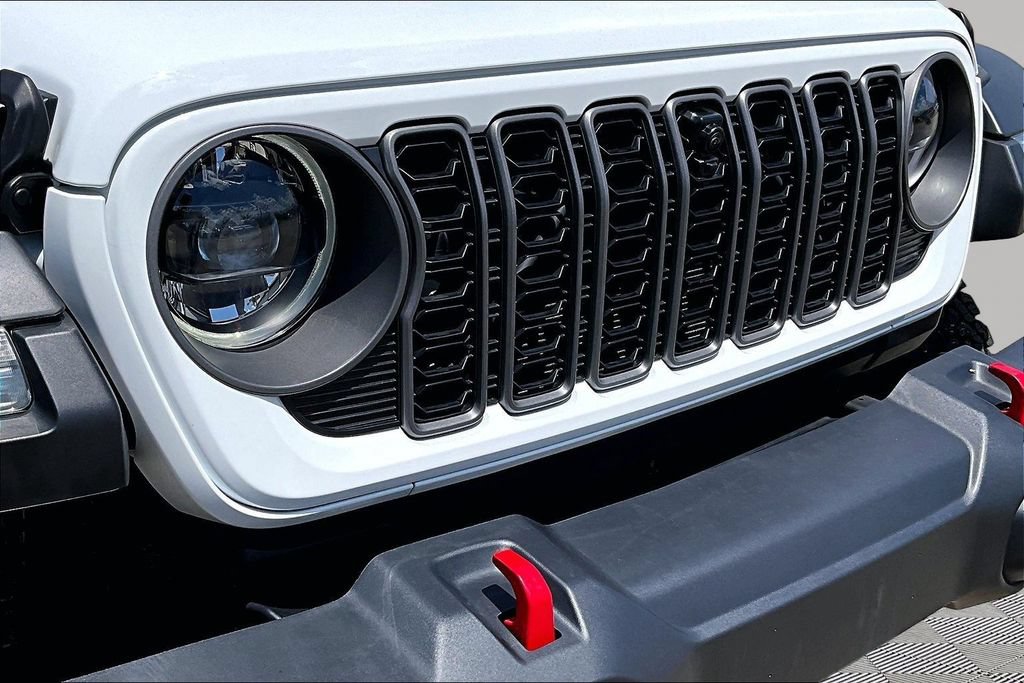 Used 2025 Jeep Wrangler Unlimited Rubicon w/ Convenience Group AWD/4WD image 28