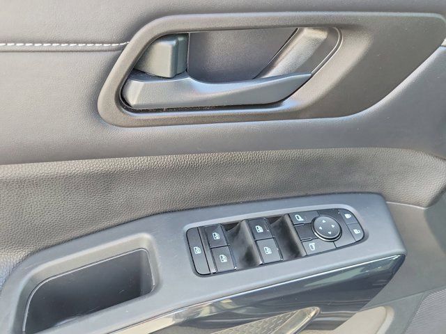 Used 2023 Nissan Pathfinder SV image 22