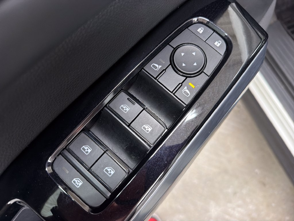 Used 2023 Nissan Pathfinder SL FWD image 17