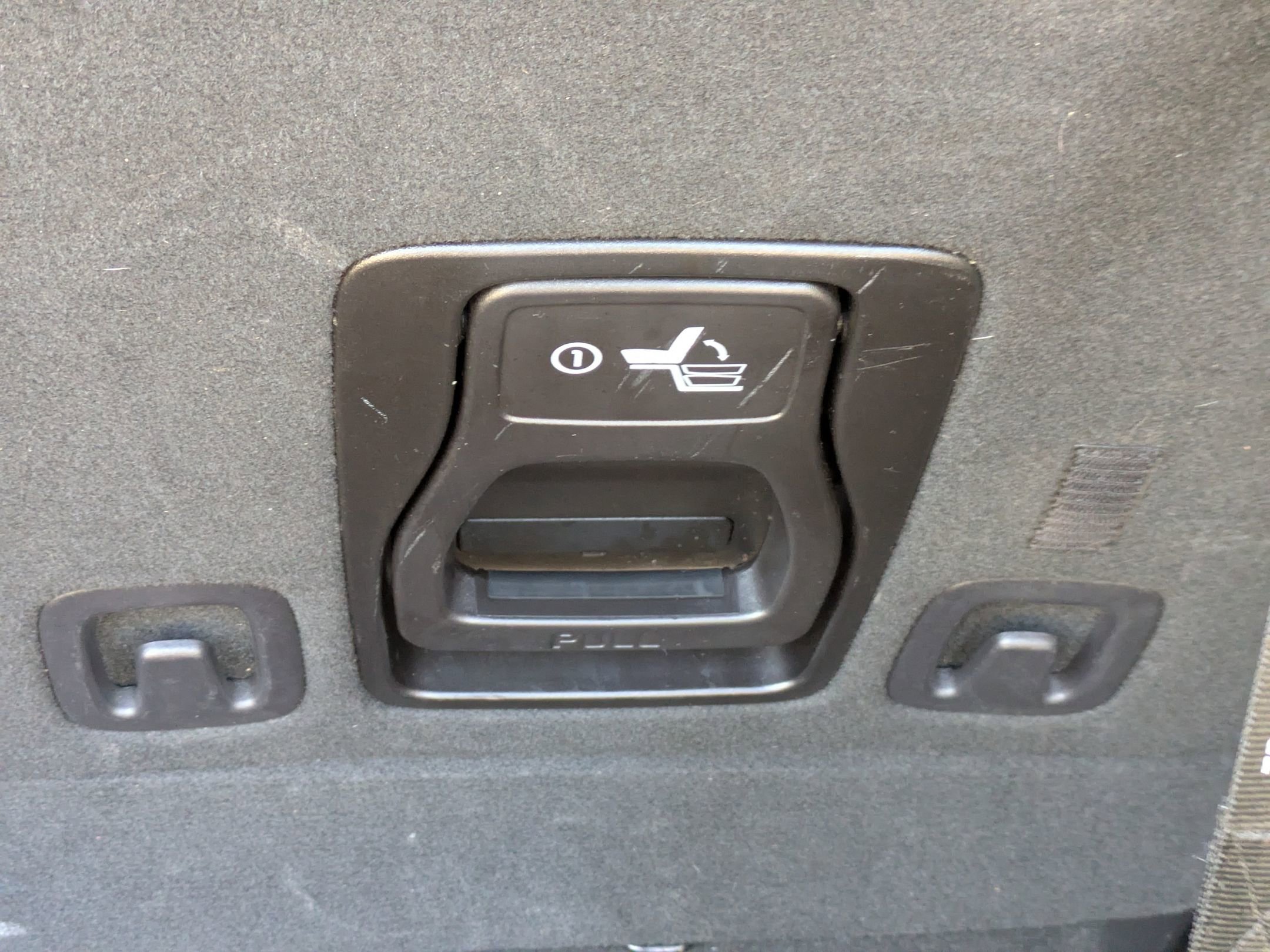 Used 2024 Kia Carnival EX image 30