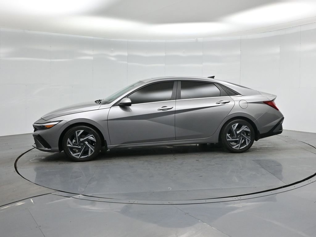 Used 2024 Hyundai Elantra Limited image 22