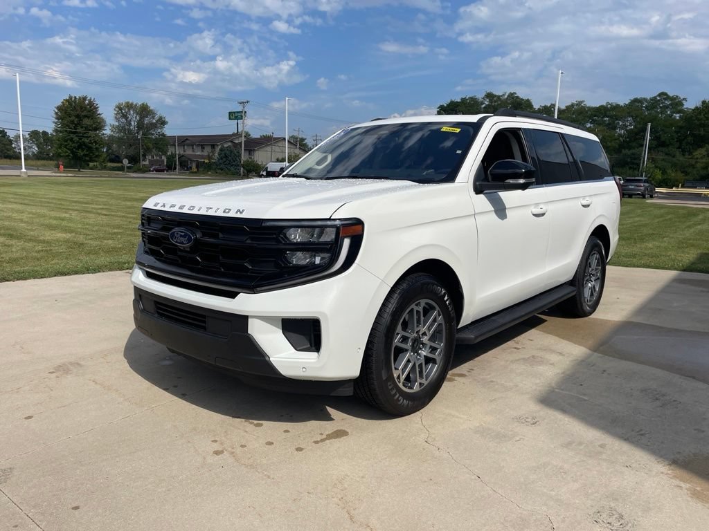 Certified 2025 Ford Expedition Active RWD image 2