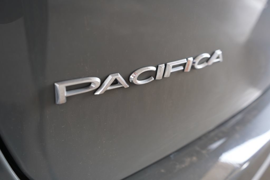 Used 2025 Chrysler Pacifica Select FWD image 6