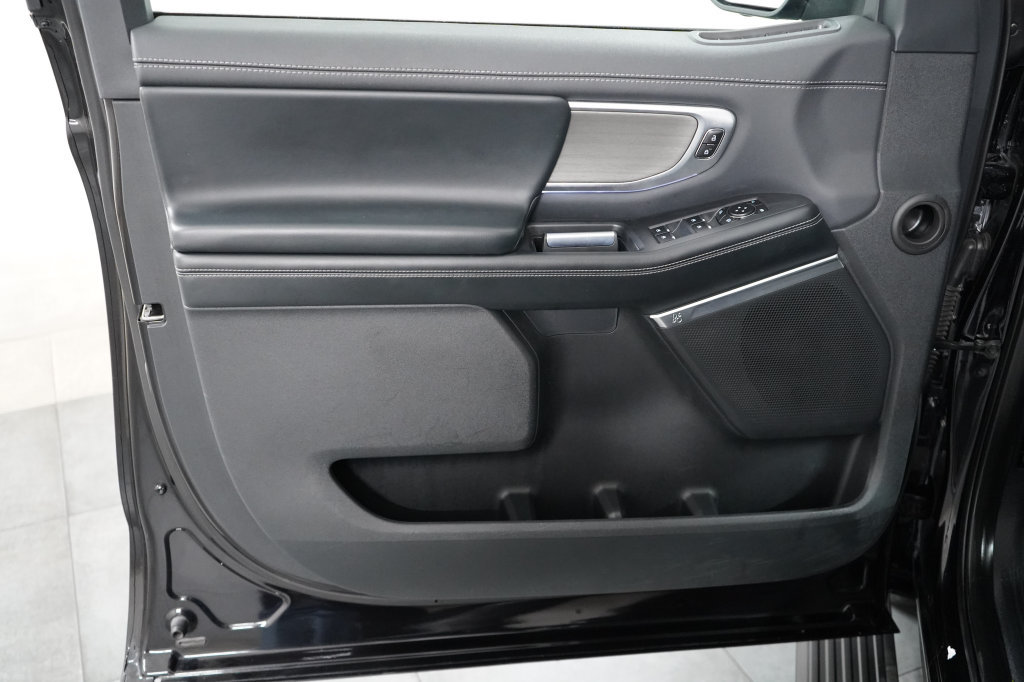 Certified 2025 Ford Expedition Platinum AWD/4WD image 32